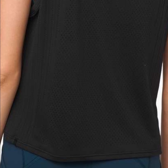 𝅺LULULEMON Train to be Tank in Black - Picture 4 of 16
